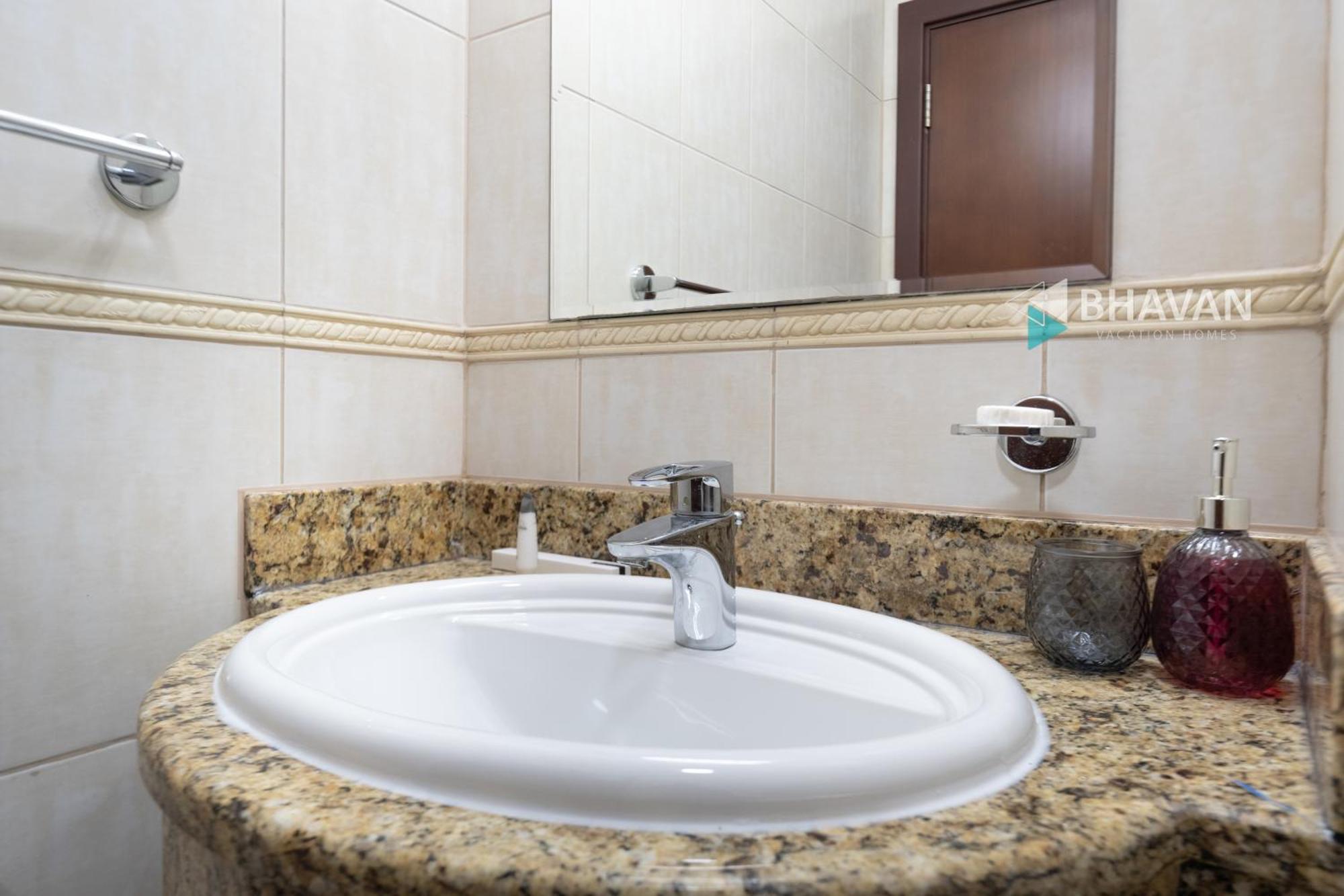 Apartment Elegant Furnished 1br In Princess Tower By Bhavan *